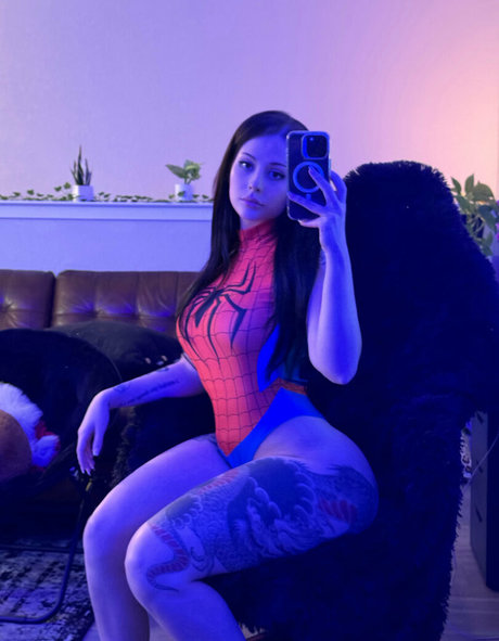 Lolaknivesxz OnlyFans geleakt