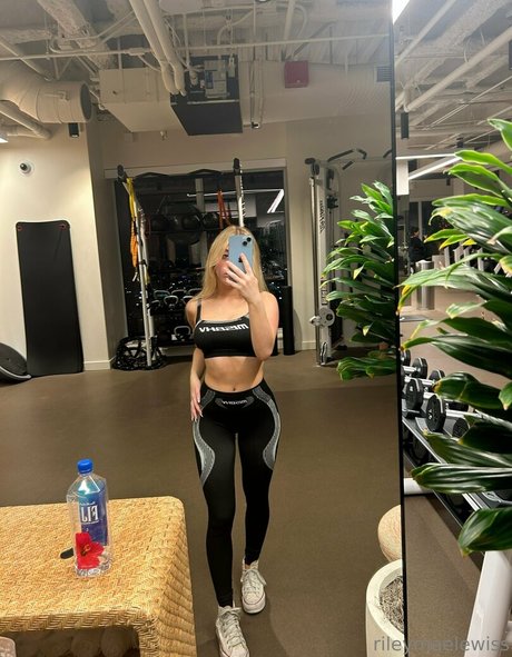 rileymaetwo OnlyFans-Leak