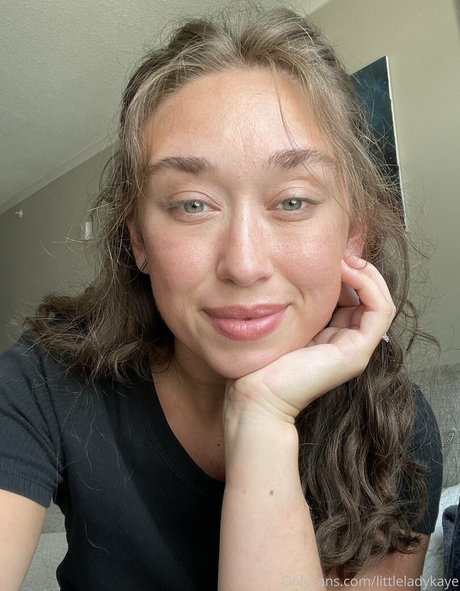 littleladykaye OnlyFans Nacktbilder