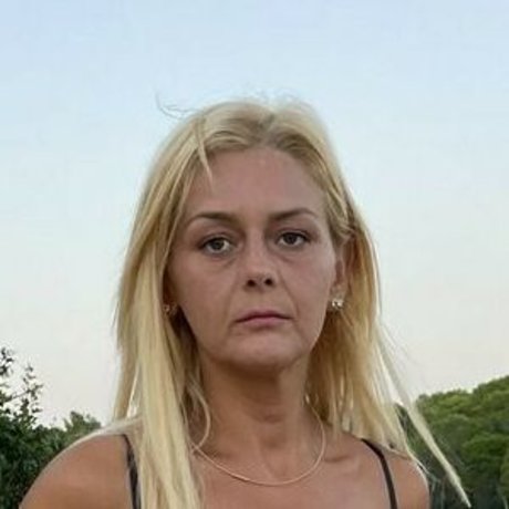 Tarba Firuta Nackt auf OnlyFans Leaks