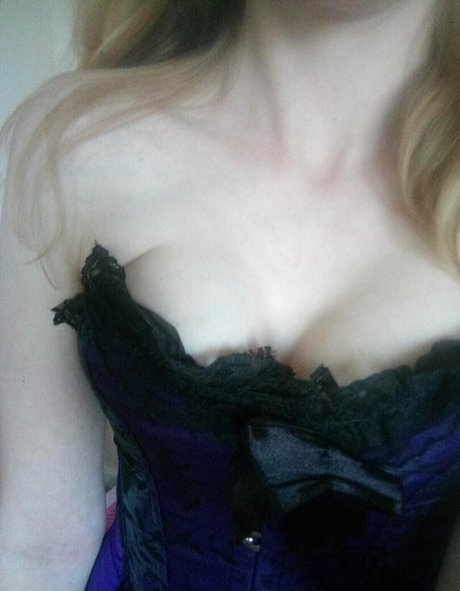 naughtywifeynextdoor OnlyFans Modelfoto