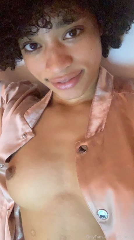 Princess Hallie Titten OnlyFans