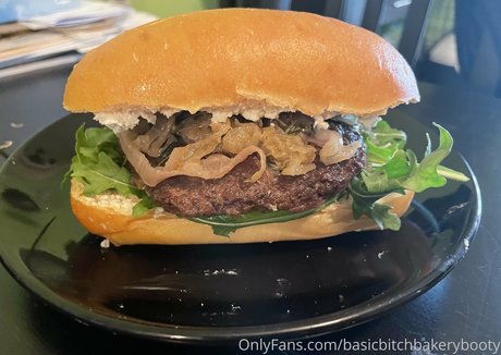 basicbitchbakerybooty Leaks von Nacktbildern auf OnlyFans