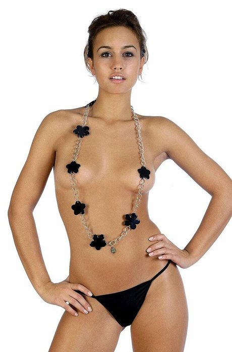 Megan Montaner Nur für Fans