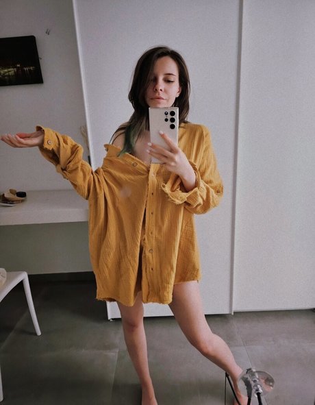 zelenaya zlaya OnlyFans geleakte Brüste