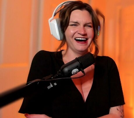 Lippsmacker OnlyFans nackte Brüste