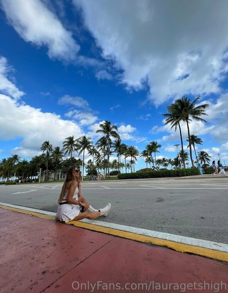 lauragetshigh Oben ohne OnlyFans