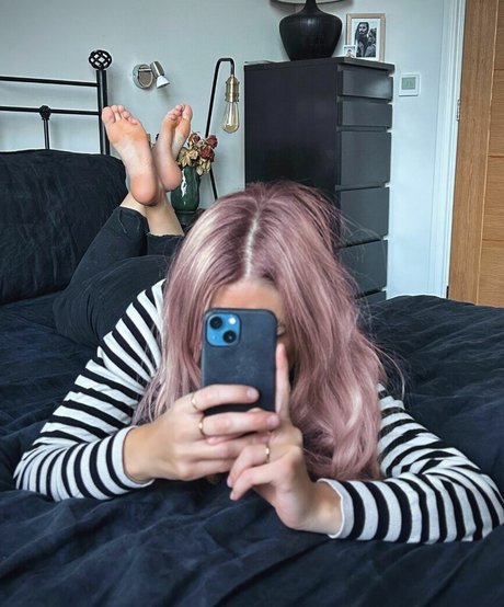 Graceful Feet OnlyFans Nacktbilder