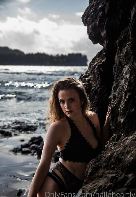 halleheartly OnlyFans nackte Brüste