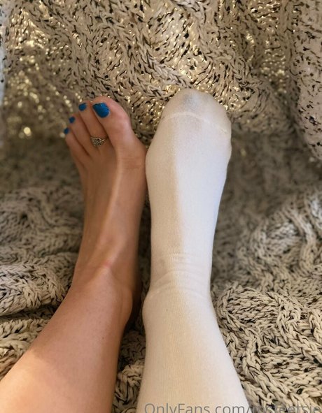 msfeetsie OnlyFans schlank
