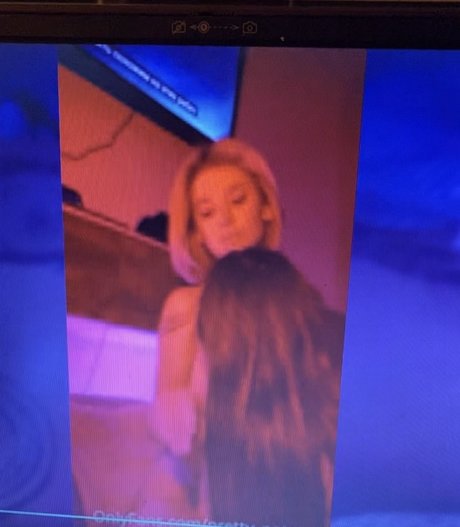 haarige schwangere onlyfans Kunstporno Foto