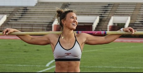 Riley White Nacktpornos auf OnlyFans