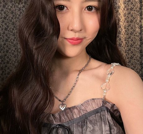 Noah Asmr OnlyFans Model Bilder