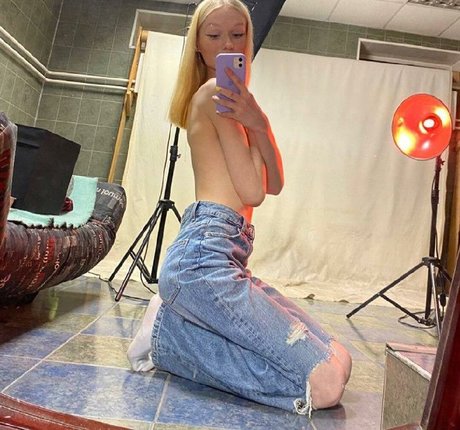 Krstn tm Diaqua OnlyFans Bilder