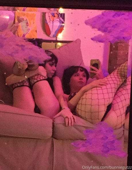 bunniegutzz Titten OnlyFans