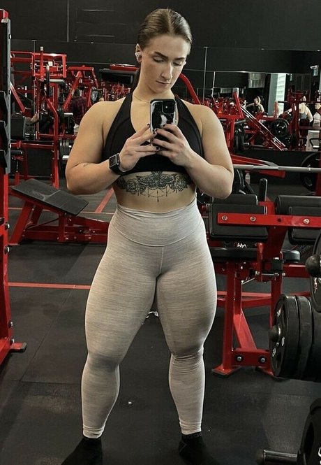 Kel saay OnlyFans explizite Inhalte