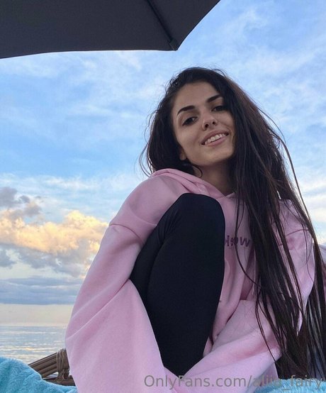 aliia fairy OnlyFans Model Fotos