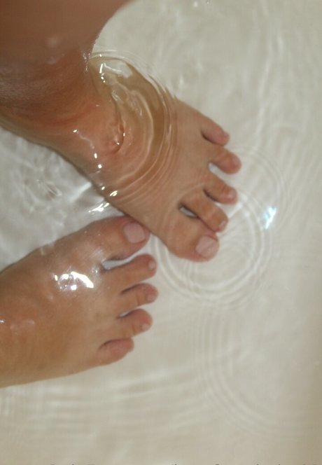 barefoot babe02 Leaks OnlyFans