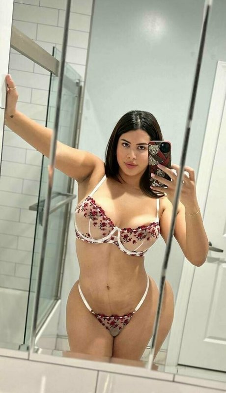 Bella Miura OnlyFans-Bilder
