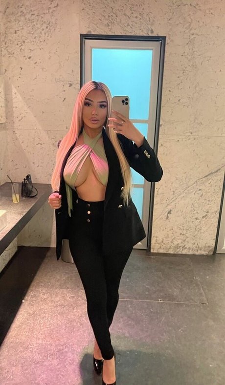 Luxuryysana MYM Leak von OnlyFans-Inhalten