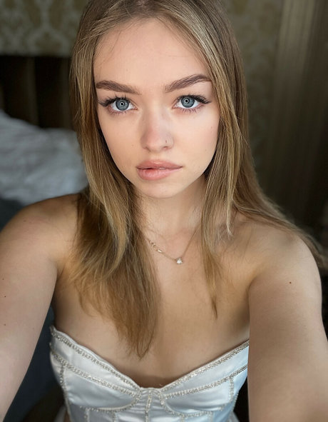 Teen Mia Nacktbilder geleakt