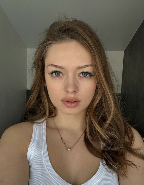 Teen Mia Sex auf OnlyFans