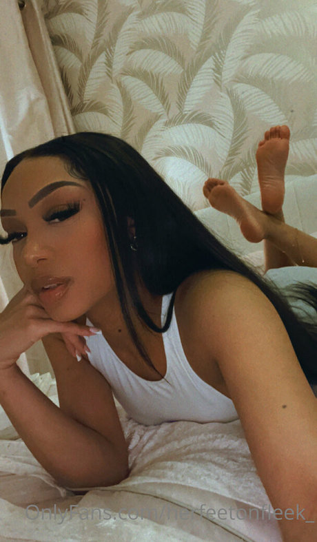 herfeetonfleek_ OnlyFans-Leaks