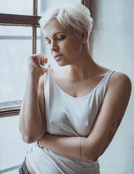 pure dee OnlyFans Striptease