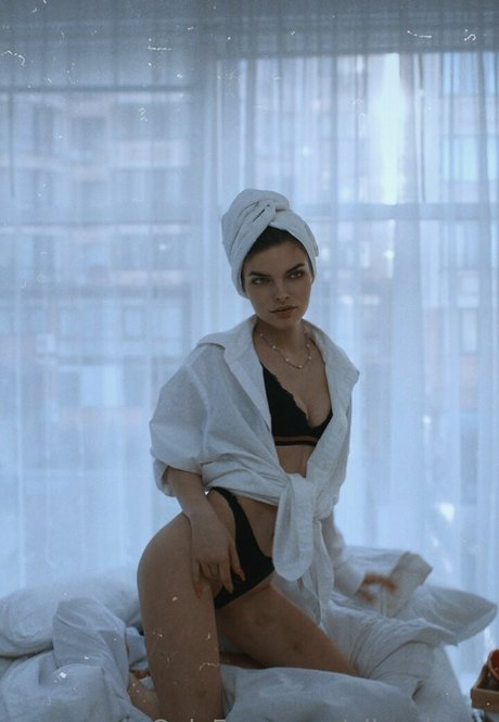 alicecharm OnlyFans Striptease