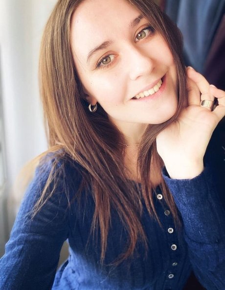 Lunatissa Nacktpornos auf OnlyFans