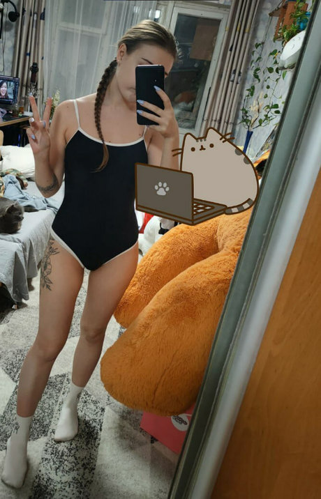 a n i n y a OnlyFans Dirtyship geleakt