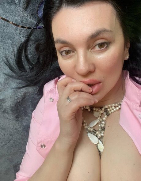 Mamaogra Nacktpornos auf OnlyFans