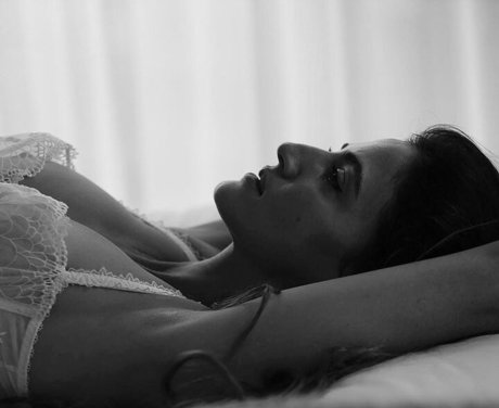 Rona Lee Shimon OnlyFans Bilder