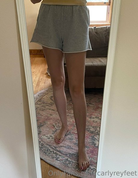 carlyreyfeet Nackt auf OnlyFans Leak
