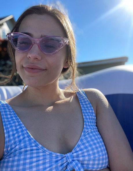 livvy5493 OnlyFans-Leaks