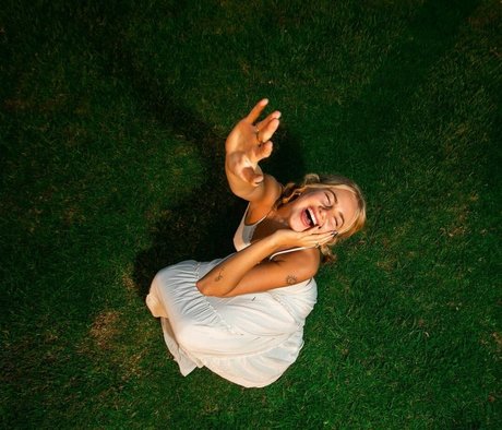 Claire Rosinkranz Po OnlyFans