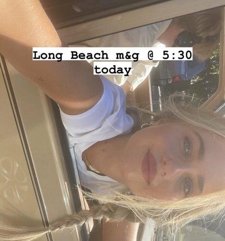 Claire Rosinkranz OnlyFans Bilder