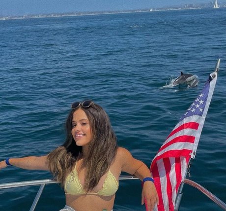 Sarah Jeffery OnlyFans Porn Nackt