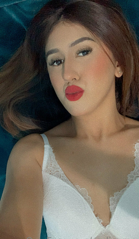 melissakatteyes OnlyFans Model Bilder