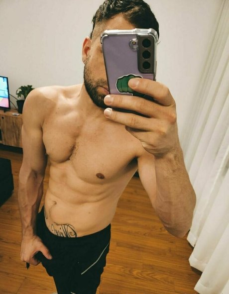 kchorrook OnlyFans Brüste Bild