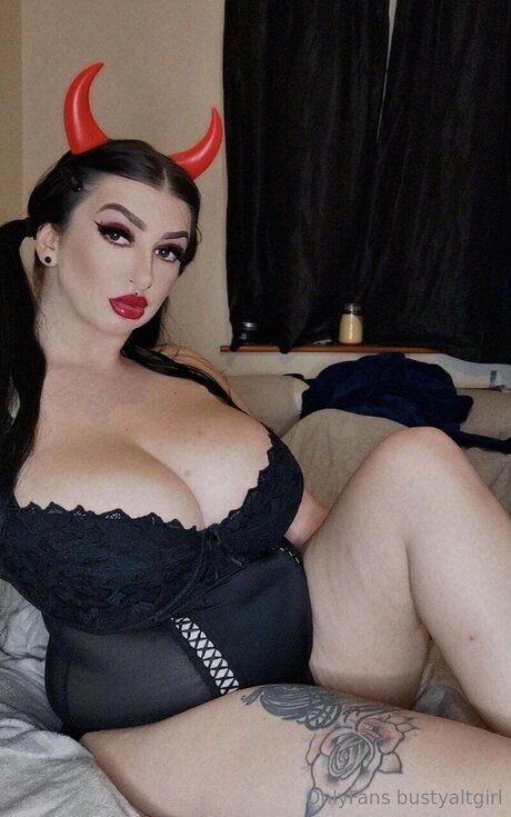bustyaltgirl OnlyFans Gratis-Inhalte