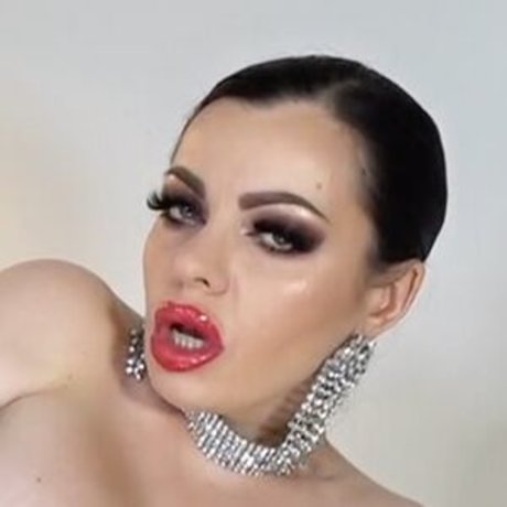 AnouschkaFemmeFatale Nackt OnlyFans