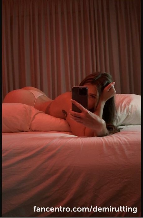 Demi Rutting Brüste OnlyFans