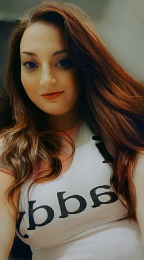 sarahyournaughtygirl69 OnlyFans Inhalte