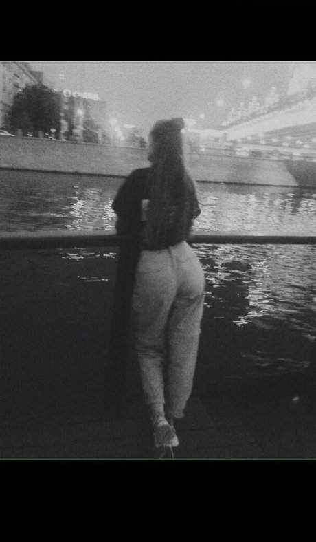 mia little witch Brüste OnlyFans