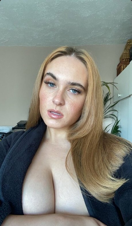 Angelinafoxxx OnlyFans Brüste Bild