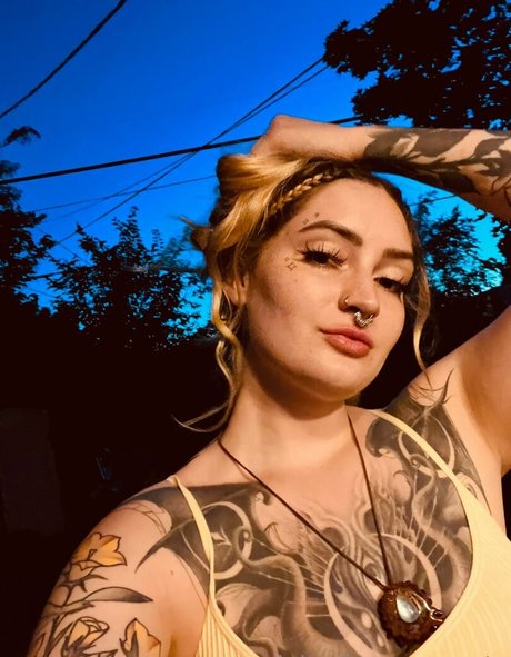 aurorawestx Nacktbilder geleakt OnlyFans