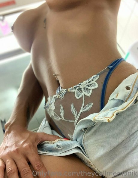 theycallmemonik Heiße OnlyFans Inhalte