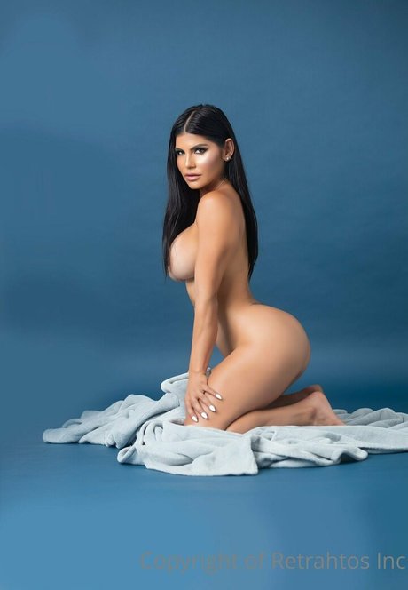 Mailyn Fernandez_ OnlyFans Model Bilder