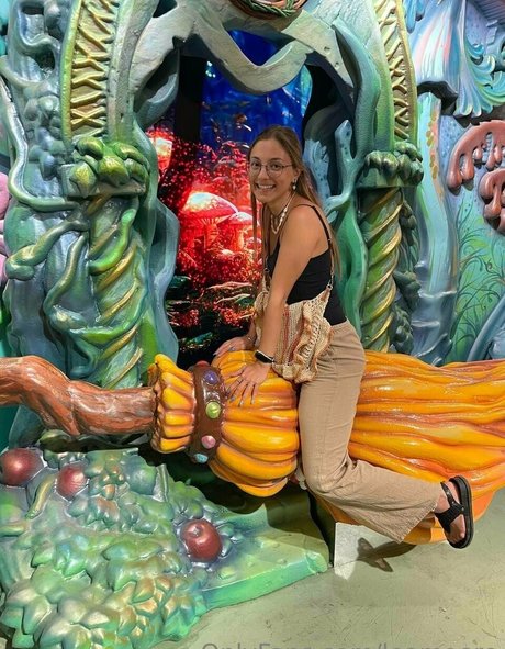 leamoore OnlyFans Leak